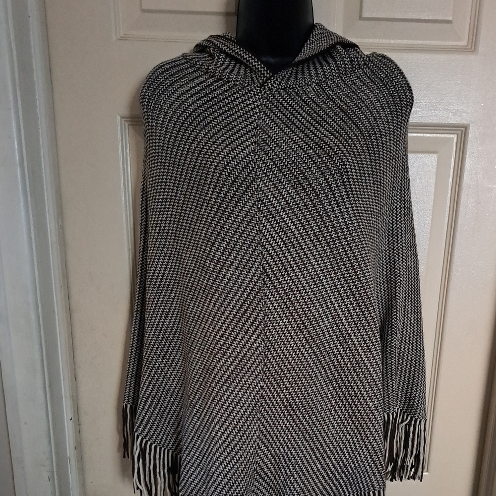 No brand hooded shawl